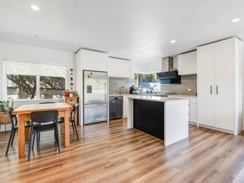 Final Week Before Auction – Sunny, Elevated...