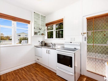 Brick Beauty with Harbour Views!