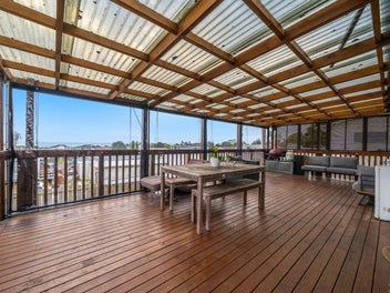 Privacy, Space & Sea Views - Welcome Home