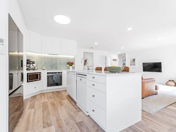 Beachside Beauty with Dual Ensuites