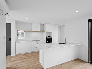 Stylish 3-Bed + Garage in Edgeware!