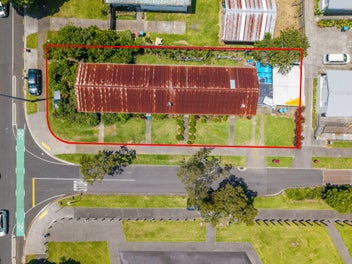 Road Frontage Flats on Corner Site!