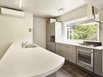 Country Calm, Town Convenience – The Best of Bot