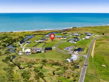 Waipipi Beach - Peace & Privacy