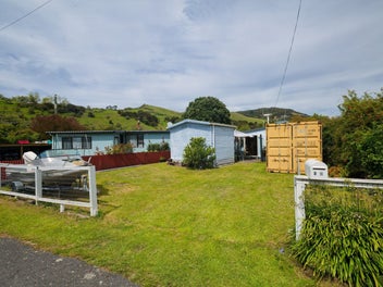 Your Kiwiana bach in Oaro