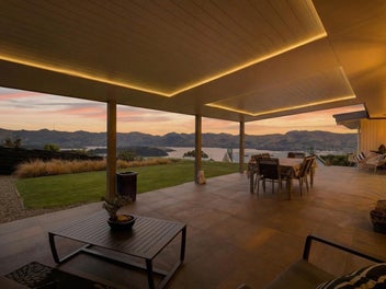 Exceptional new build with panoramic views