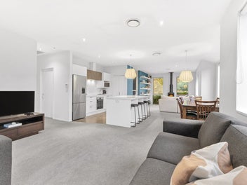 Sunny family home with pool