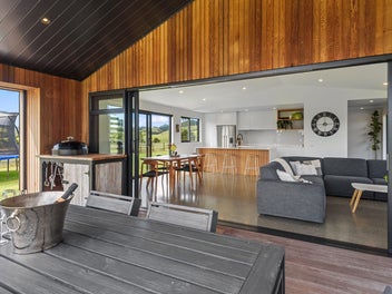 Modern Lifestyle Living - Close to Huanui College