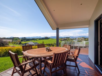 $200,000 below RV | Triple garaging & Views!