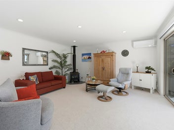 Corner Dream in Sanderlane Drive!