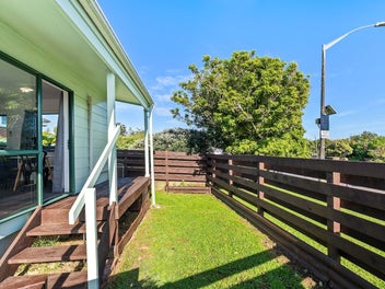 Bright, Modern & Convenient in Newlands