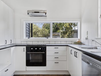 Elevated, renovated and ready in Hilltop