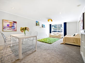 Prime CBD Apartment