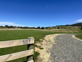 COUNTRY LIFESTYLE AWAITS