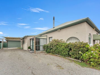 Corner Position, Classic Comfort in Parkside