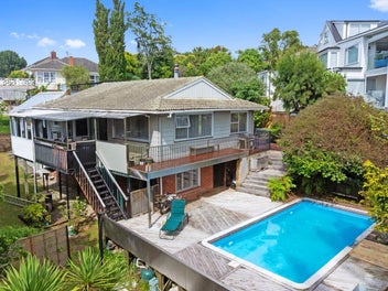 Ultimate Do Up, Macleans College Zone