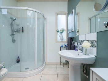 Two Homes - A Kiwi Dream!