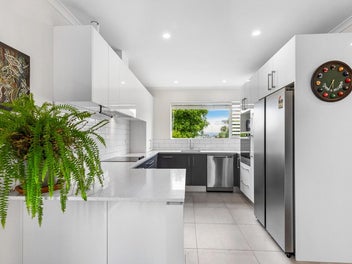 *Another one SOLD by #TeamByron Harcourts!*