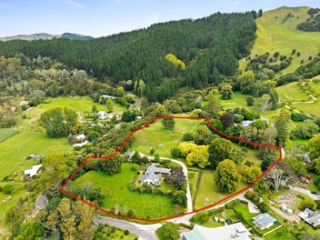 Premium lifestyle living minutes from town