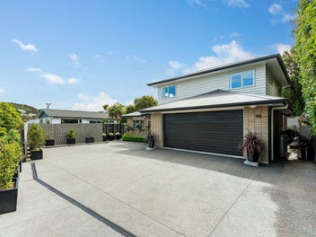 Private Dress Circle Living, Central Khandallah