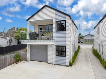 Stylish & Standalone, Motivated Vendor