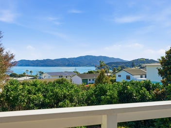 Tiny Treasure, Top Location