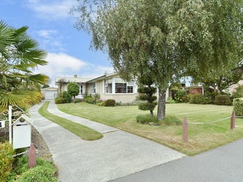 Loved Family Home - Prime Russley Opportunity