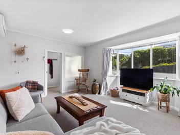 Dress Circle, Low Maintenance Start or Downsize