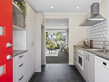 Easy care - Prime Location!