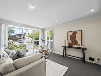 Easy care - Prime Location!