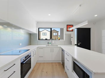 Vendor Has Bought – This Must Be Sold!