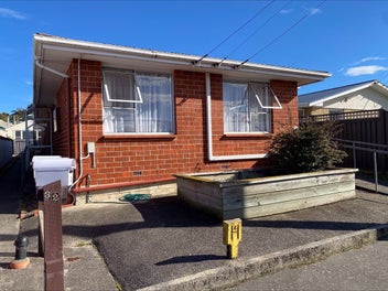 Tidy low maintenance investment in great location