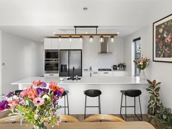 Near-New, Stylish and Effortlessly Easy Living