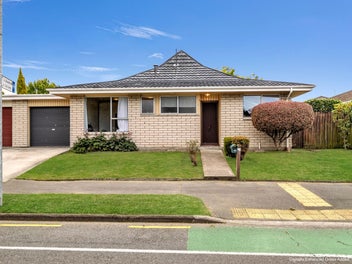 Home in top location with renovation potential