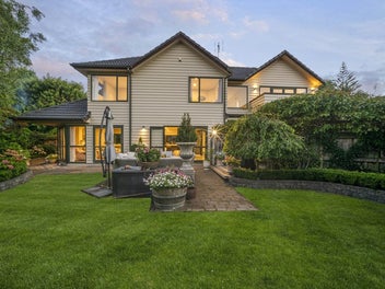 Italian Charm In The Heart of Browns Bay