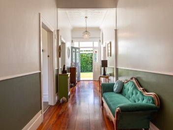 Charming villa with impressive shedding!