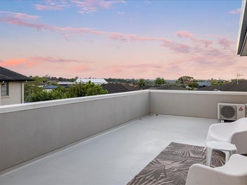 Family Living in Twelve Acre Wood!