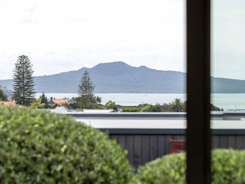 Immaculate Elegance & Views