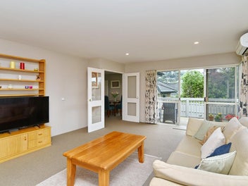 Captivating Family Haven in Serene Hillsborough!