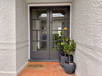 Great garaging in the heart of Richmond!