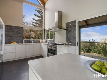 Soak Up Harbour Views, Space & Serenity