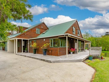 4ha Lifestyle Property Packed with Extras