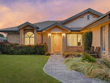 Loved for 26yrs - Owners Downsizing!