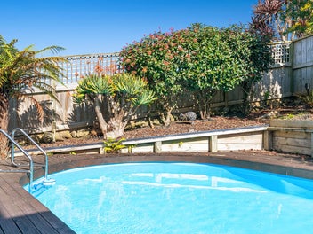 5 Bedroom Home, Pool Plus 2-Bedroom Income