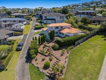 A Tuscan Treasure in the Heart of Gulf Harbour