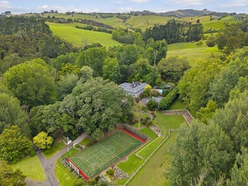 AGELESS BEAUTY - RESORT STYLE FUNCTIONALITY