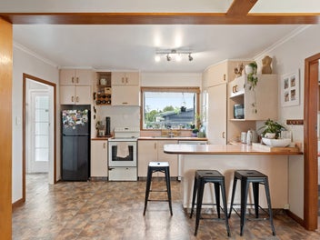 Simple in the front, storage out the back!