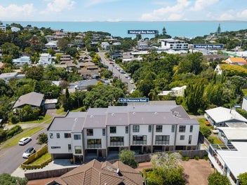 Coastal Townhouse with Sea Views