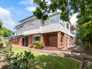 Private, Peaceful, Perfectly Positioned