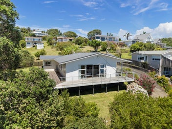 The Ultimate Coastal Canvas in Waipu Cove